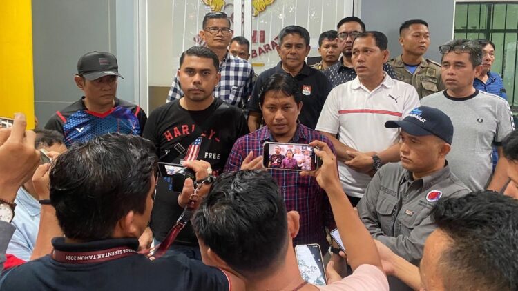 Dukungan untuk Hamdanus–Anandya Dipo Melejit Jauh di Atas Batas Pencalonan KONI Sumbar 1 Hamdanus-Dipo usai pendaftaran pemilihan Ketua KONI Sumbar. (dok. istimewa)