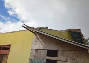 Puting Beliung Terjang Agam, Atap SDN 17 Gobah Rusak Parah