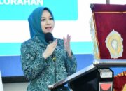 Ketua TP PKK Padang Serahkan Hadian Kelompok Berprestasi Tahun 2025