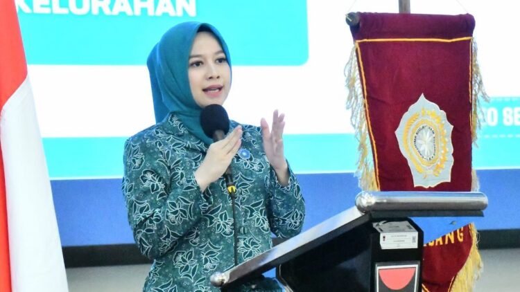 Ketua TP PKK Padang Serahkan Hadian Kelompok Berprestasi Tahun 2025 1 Ketua TP PKK Padang Dian Fadly Amran. (dok. Prokopim)