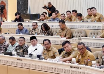 Menteri Nusron dan Wamen Ossy saat RDP dengan Komisi II DPR RI. (dok. istimewa)