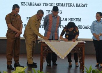 MoU Pemprov Sumbar dengan Kejati Sumbar terkait hukum perdata dan TUN. (dok. adpsb)