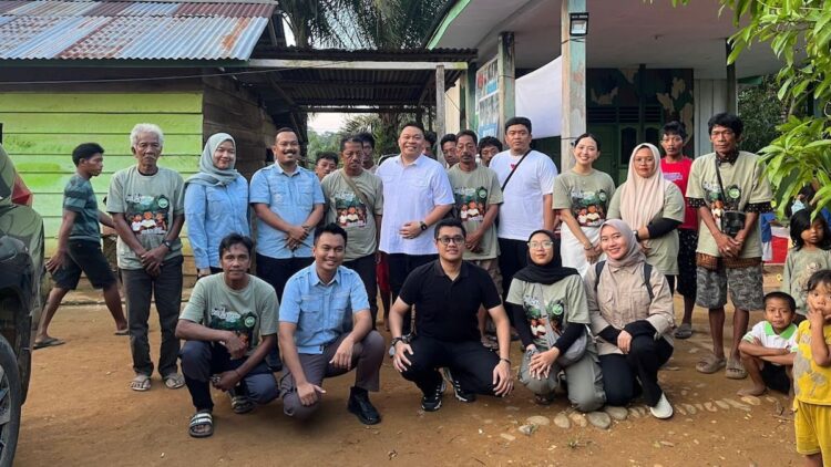 Dari Pedalaman Menuju Masa Depan Gemilang, Sinergi PTPN IV Regional IV, Kejari Batanghari dan Founder SEAD Edukasi Suku Anak Dalam. 1 PTPN IV Regional 4 beri edukasi suku anak dalam. (dok. istimewa)