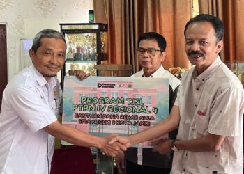 PTPN IV Regional 4 rehab aula SMAN 3 Jambi. (dok. istimewa)