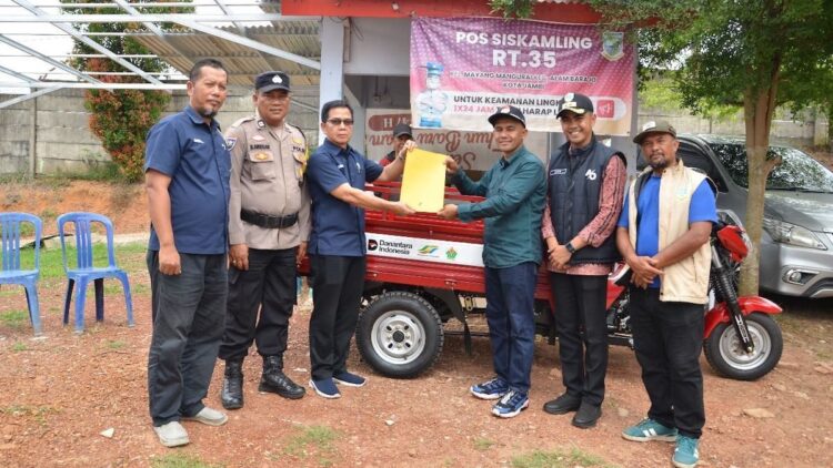 Budayakan Kebersihan Lingkungan, PTPN IV Regional 4 Serahkan Kendaraan Angkut Sampah 1 PTPN IV Regional 4 serahkan betor angkut sampah untuk warga. (dok. istimewa)