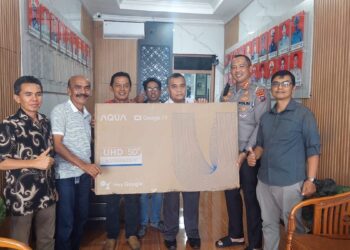 PWI Sumbar ucapkan terimakasih kepada Dirlantas Polda Sumbar atas hadiah televisi. (dok. istimewa)
