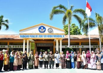 Masuk Nominasi Peraih Kota Sehat, Padang Dikunjungi Tim Verifikasi KKS Pusat 13 Kota Padang menjalani penilaian dari Tim Verifikasi Kabupaten/Kota Sehat (KKS) Pusat setelah berhasil masuk nominasi peraih penghargaan Kota Sehat "Swasti Saba Wistara" Tingkat Nasional Tahun 2025. (dok. istimewa)