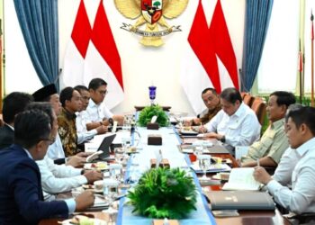 Presiden Prabowo Subianto memimpin rapat terbatas bersama sejumlah menteri di Istana Merdeka, Jakarta, pada Selasa, 9 September 2025. (Foto: BPMI Setpres/Kris)