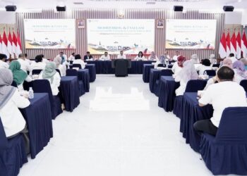 Sekretaris Jenderal (Sekjen) Kementerian ATR/BPN, Pudji Prasetijanto Hadi, saat memimpin Monitoring dan Evaluasi (Monev) Pelaksanaan Program dan Kegiatan Tahun 2025 di lingkungan Sekretariat Jenderal, di Aula Prona Kementerian ATR/BPN, Jakarta, Selasa (09/09/2025). (dok. istimewa)