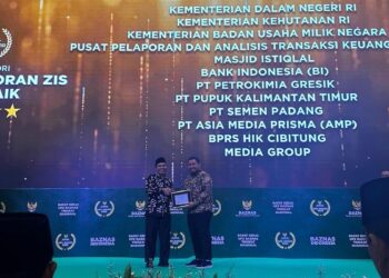 UPZ BAZNAS PT Semen Padang Borong Lima Penghargaan di UPZ Awards 2025 15 UPZ Baznas Semen Padang terima penghargaan. (dok. istimewa)