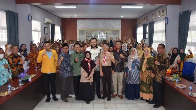 Wako Fadly Amran Beri Kesempatan 150 Guru PAUD di Padang Jadi Sarjana 1 Wako Fadly Amran bersama Guru PAUD