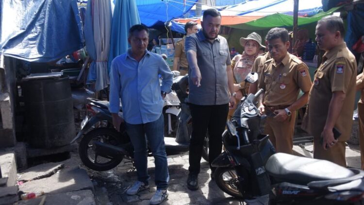 Wako Fadly Amran cek progres revitalisasi Blok A Pasar Raya Padang. (dok. istimewa)