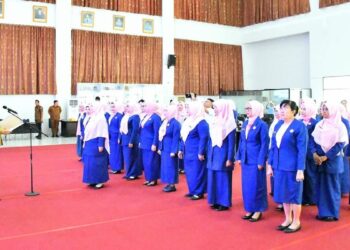 Wako Fadly Amran kukuhkan pengurusn GOW Kota Padang. (dok. Prokopim)