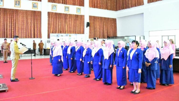 Wako Fadly Amran Kukuhkan Pengurus GOW Kota Padang Periode 2025-2030 1 Wako Fadly Amran kukuhkan pengurusn GOW Kota Padang. (dok. Prokopim)