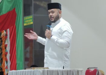 Wako Fadly Amran saat berada di salah satu masjid kawasan Bungus Teluk Kabung. (dok. Prokopim)