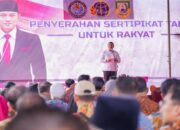 Bersama Menko AHY Serahkan Sertifikat Tanah untuk Rakyat di Bengkulu, Wamen Ossy Apresiasi Peran Pemerintah Daerah