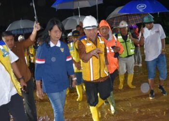 Wawako Maigus Nasir Tinjau Proyek Normalisasi Sungai Batang Kandis bersama Wamen PU 11 Wawako Maigus Nasir dampingi Wamen PU tinjau lokasi normalisasi Sungai Batang Kandis. (dok. Prokopim)