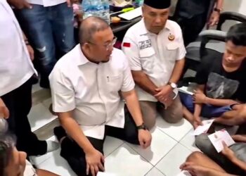 Ketum IKM Andre Rosiade Jenguk dan Bantu Perantau Minang Korban Demo di Jakarta