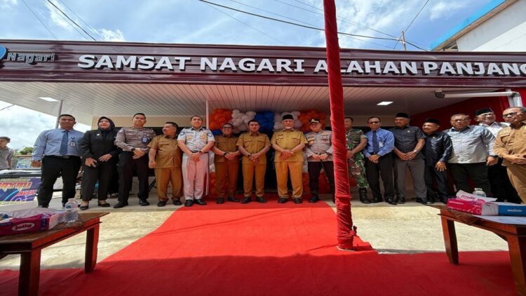 Samsat Nagari Alahan Panjang Resmi Diluncurkan, Hadirkan Layanan Pajak lebih Dekat ke Masyarakat 1 Pemprov Sumbar meresmikan Samsat Nagari Alahan Panjang. (Foto: Diskominfo Kabupaten Solok)
