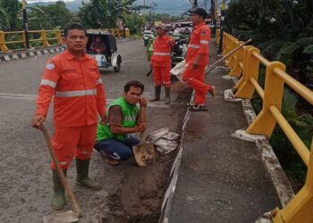 LPS Kurao Pagang Gelar Aksi Bersih Jalan Utama, Ajak Warga Jaga Lingkungan