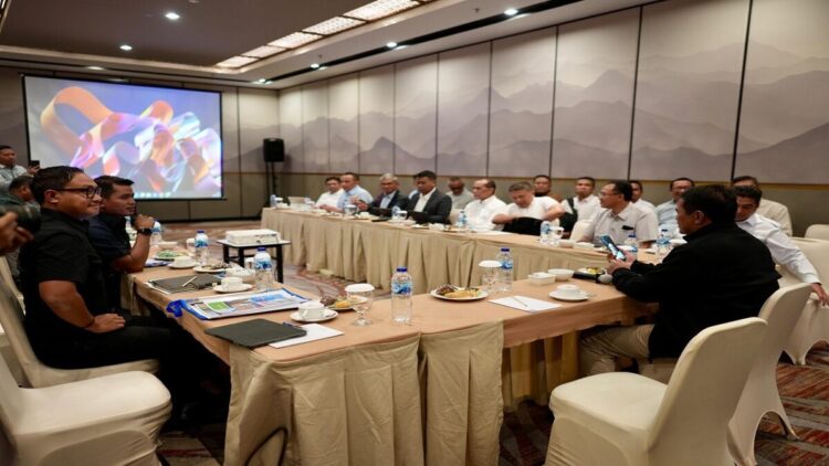 Bupati Solok Jon Firman Pandu Bersama kepala daerah se-Sumbar mengikuti rapat pembahasan penguatan pertanian di Padang. (Foto: Diskominfo Kabupaten Solok)