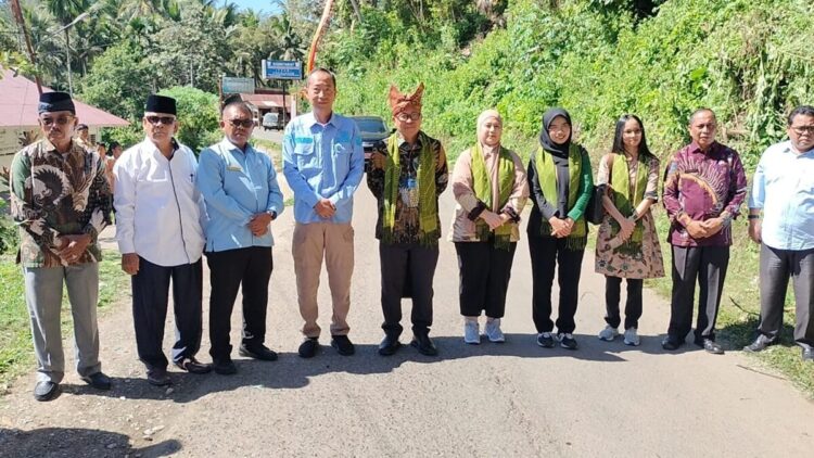 Masuk Nominasi Nasional, TBM Taman Ilmu Paninjauan Kabupaten Solok Disambangi Tim Penilai dari Perpusnas 1 Tim penilai dari Perpustakaan Nasional RI melakukan visitasi ke TBM Taman Ilmu di Nagari Paninjauan, Kabupaten Solok. (Foto: Diskominfo Kabupaten Solok)