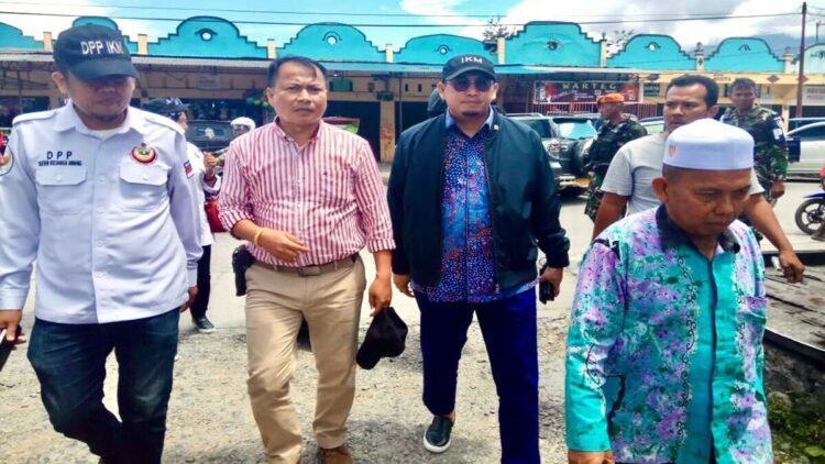 Ketum IKM Andre Rosiade bakal ke Wamena Bantu Perantau Minang yang Mengungsi 1 Andre Rosiade bersama IKM sewaktu berkunjung ke Wamena pada Oktober 2019 silam. (Foto: Ist)