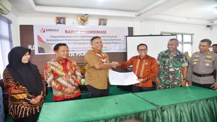 Pemko Pariaman bersama Bawaslu menandatangani MoU pada kegiatan Rapat Koordinasi Penguatan Kelembagaan Dalam Rangka Pengawasan Pemutakhiran Data Pemilih Berkelanjutan. (Foto: Ist)