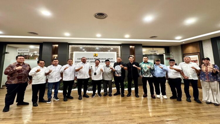 Andre Rosiade memfasilitasi pertemuan kepala daerah di Sumbar dengan Dirjen Bina Marga Kementerian Pekerjaan Umum (Kemen PU) Roy Rizali Anwar. (Foto: Ist)