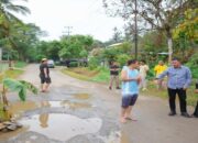 Tanggapi Keluhan Warga, Bupati Solok Tinjau Jalan Rusak di Sawah Ampang