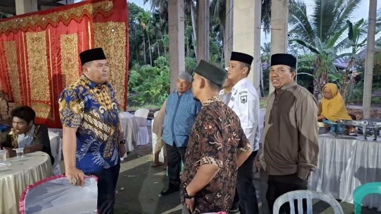 ASN Pemko Pariaman menggalang dana untuk melanjutkan pembangunan Masjid Nurul Iman Desa Naras I. (Foto: Ist)