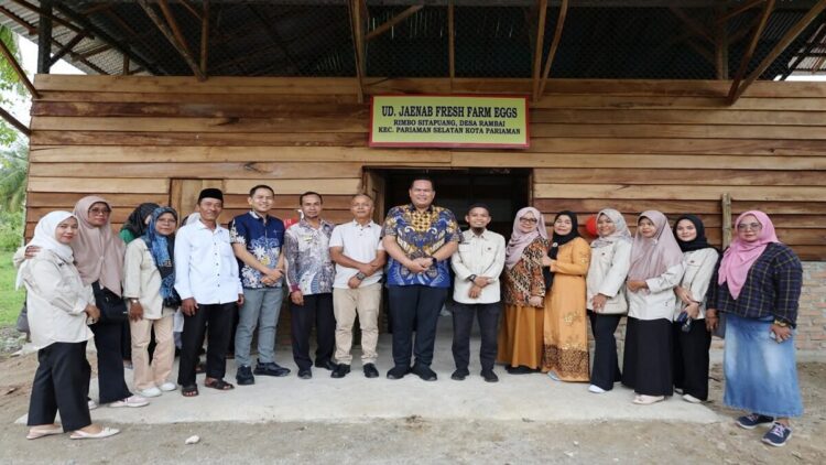 Wako Pariaman Yota Balad meresmikan UD Jaenab Fresh Farm Eggs di Dusun Rimbo Sitapuang. (Foto: Ist)