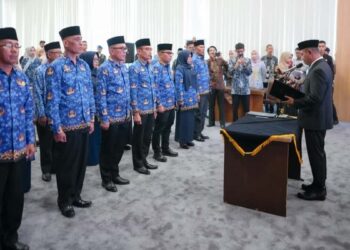 14 Pejabat Eselon II Dilantik, Bupati Solok Minta Lompatan dan Inovasi untuk Pelayanan Publik 1 14 Pejabat Eselon II Dilantik, Bupati Solok Minta Lompatan dan Inovasi untuk Pelayanan Publik