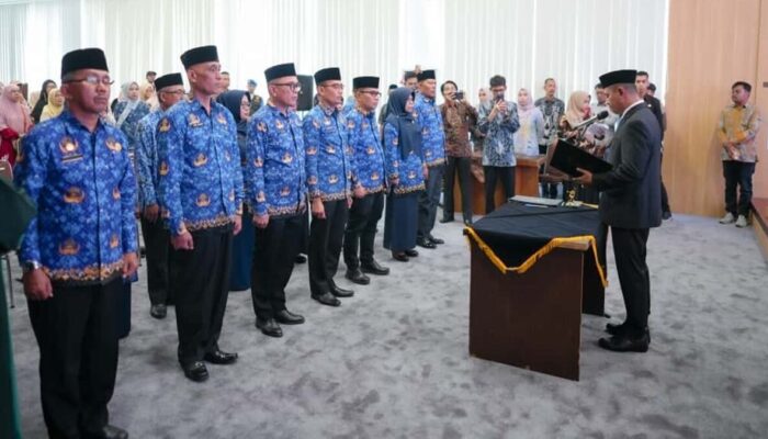 14 Pejabat Eselon II Dilantik, Bupati Solok Minta Lompatan dan Inovasi untuk Pelayanan Publik