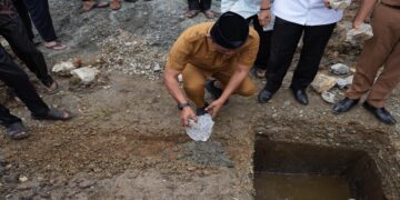Bupati Solok Letakkan Batu Pertama Pembangunan Laboratorium di MTs Nurul Ilmi Salimpek