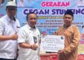 Semen Padang serahkan bantuan 100 sak semen di Padang Pariaman. (dok. Humas)