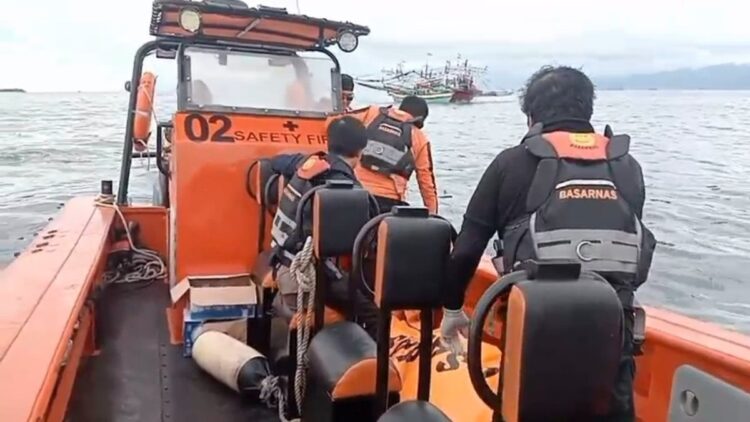 Tim SAR Temukan Korban Kedua Kecelakaan Kapal Nelayan di Perairan Pisang Gadang 1 evakuasi korban kedua