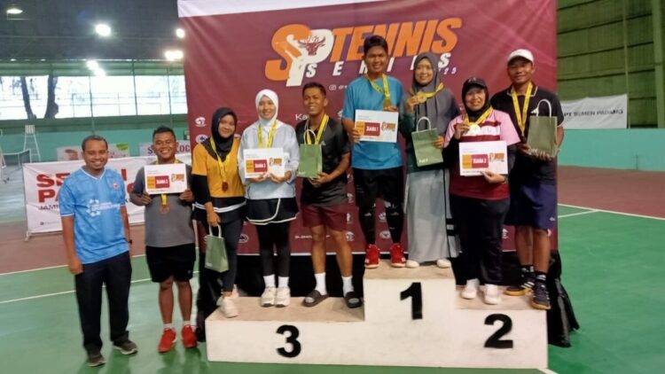 fun tenis Semen Padang
