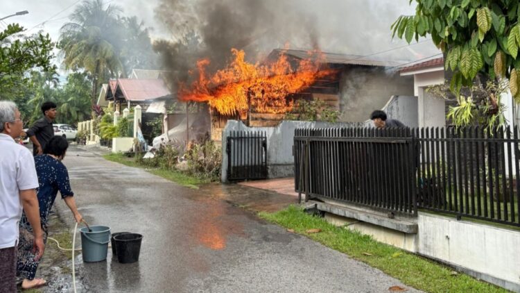 kebakaran di limau manis