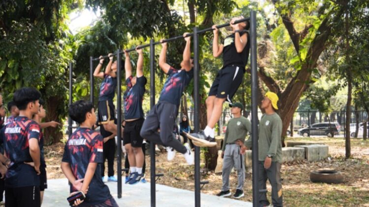 Lima Daftar SMA Semi Militer Terbaik di Indonesia dan Biaya Masuknya 1 ilustrasi latihan semi militer di SMA. (dok. istimewa)