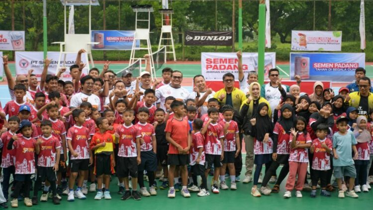 para peserta kejurnas tenis semen padang