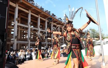 Penampilan penari dayak di Paviliun Indonesia. (dok. istimewa)