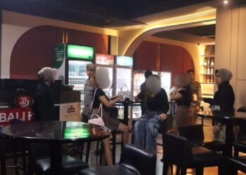 Penertiban tempat hiburan malam oleh Satpol PP Padang. (dok. istimewa)