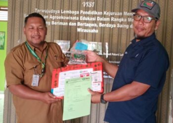 Siapkan SDM Unggul Perkebunan, PTPN IV Regional IV Salurkan 1.000 Bibit Sawit untuk SMK