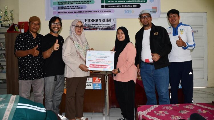 Penyerahan dana program Forum Nagari Semen Padang. (dok. istimewa)