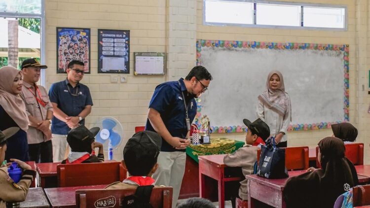 Peresmian tiga kelas baru SD Semen Padang pakai SEPABLOCK. (dok. istimewa)