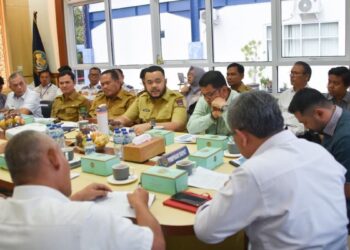 Rapat Pemko Padang dengan BTP untuk mengatasi kecelakaan di perlintasan sebidang. (dok. Prokopim)