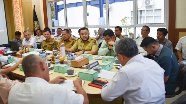 Rapat Pemko Padang dengan BTP untuk mengatasi kecelakaan di perlintasan sebidang. (dok. Prokopim)