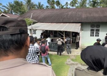 Rekonstruksi kasus mutilasi dan pembunuhan tiga perempuan muda di Padang Pariaman. (dok. Detik)