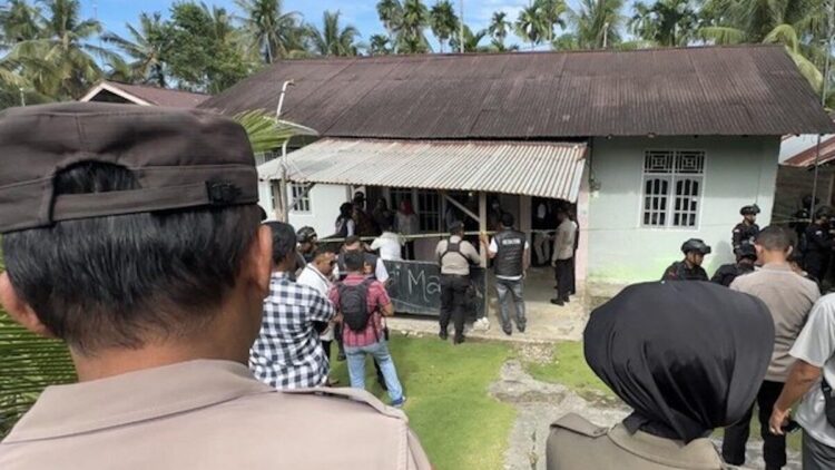 Ratusan Aparat Amankan Rekonstruksi Pembunuhan Berantai di Padang Pariaman 1 Rekonstruksi kasus mutilasi dan pembunuhan tiga perempuan muda di Padang Pariaman. (dok. Detik)